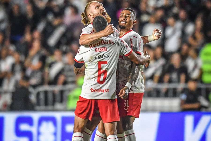 Isidro Pitta marcou um golaço na vitória sobre o Vasco, em São Januário
