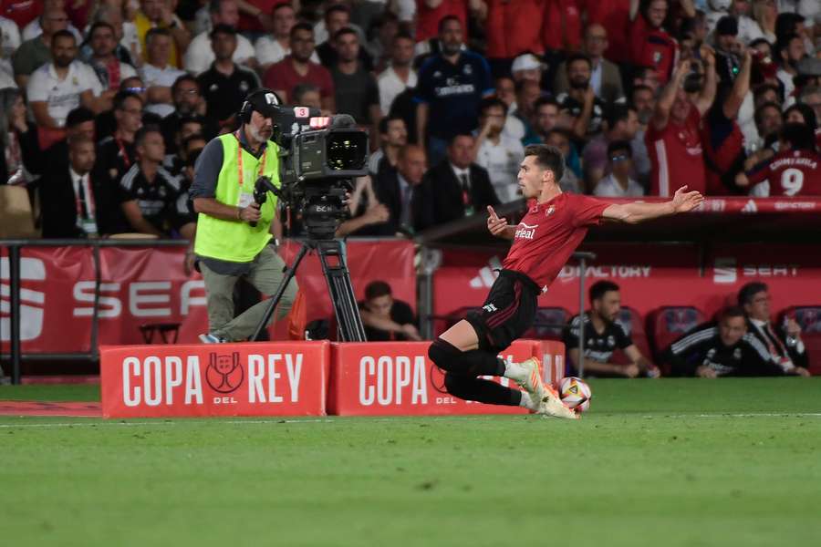 Osasuna's Spanish midfielder Lucas Torro celebrates after scoring his team's equaliser