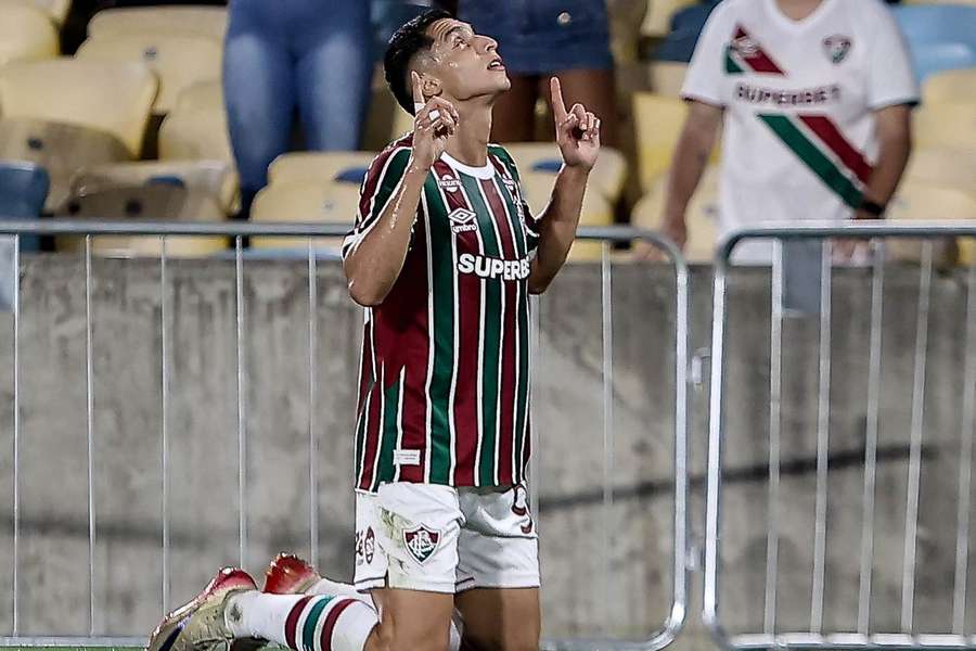 Serna fez o único gol da partida Serna fez o único gol da partida