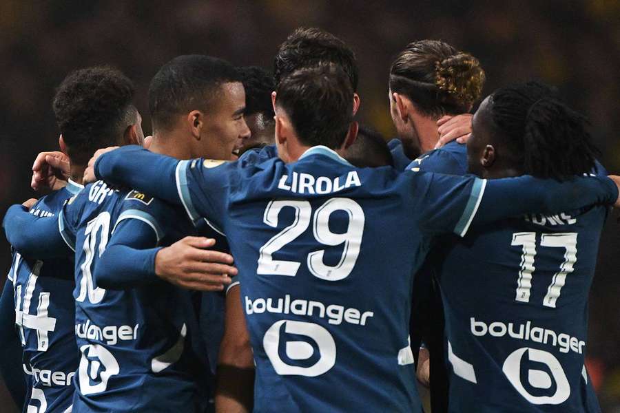 Os jogadores do Marselha festejam após o golo de Greenwood em Nantes