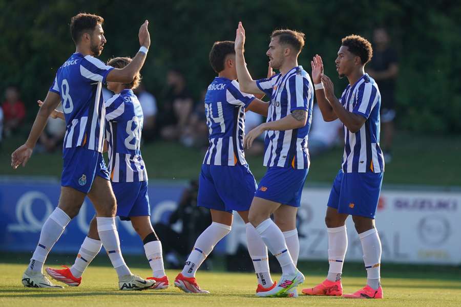 Danny Namaso festeja o primeiro golo do FC Porto