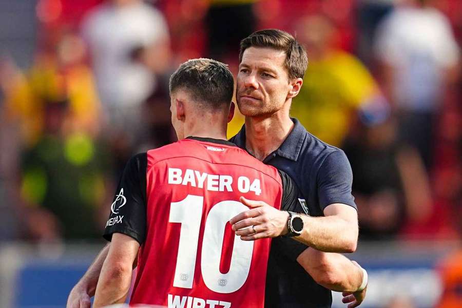 Xabi Alonso a Florian Wirtz byli klíčovými postavami Leverkusenu.
