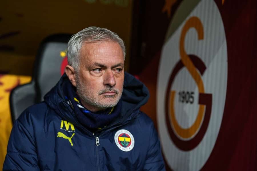 Jose Mourinho během zápasu s Galatasarayem.