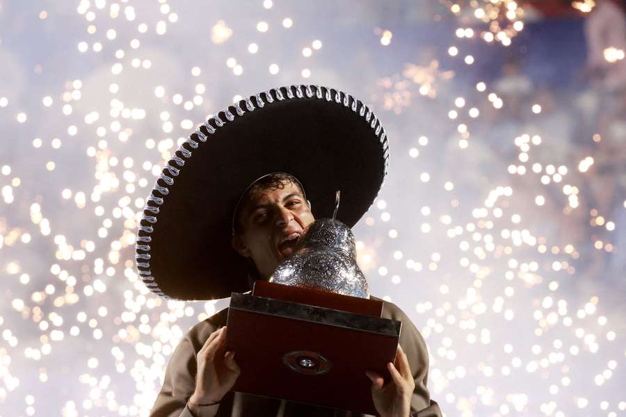 Flavio Cobolli et son trophée.