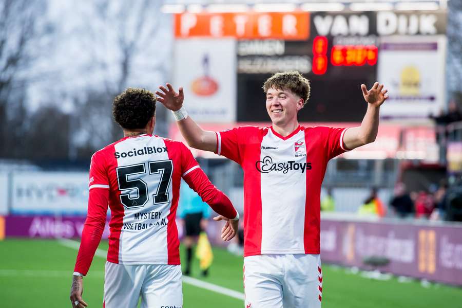 Ole Romeny is de gevierde man aan De Oude Meerdijk bij de thuiszege op Excelsior