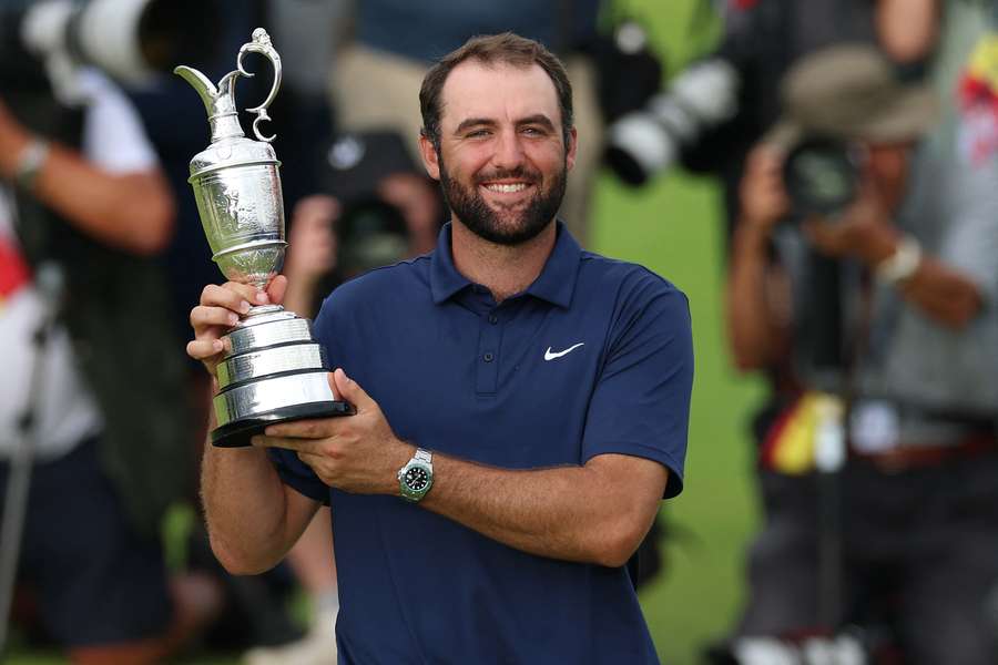 Scheffler with the Claret Jug