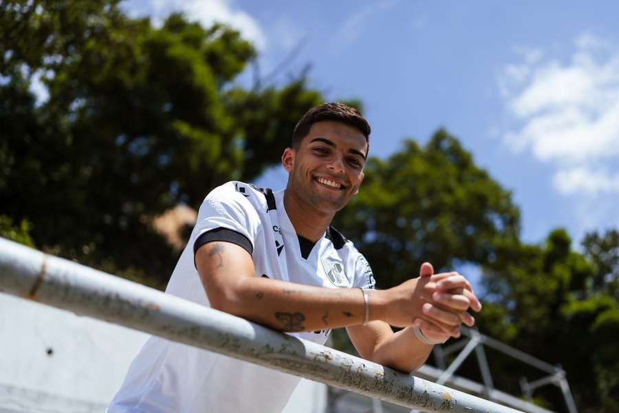 Dani Carvalho oficializado como reforço do Vitória SC
