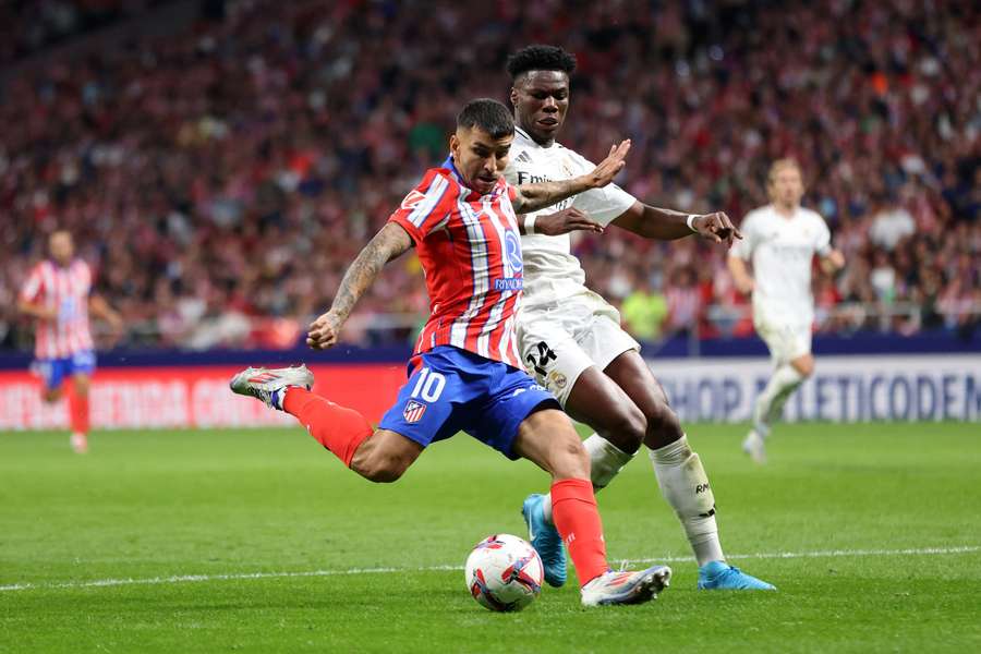 Correa ante Tchouaméni, en el último Atlético de Madrid-Real Madrid