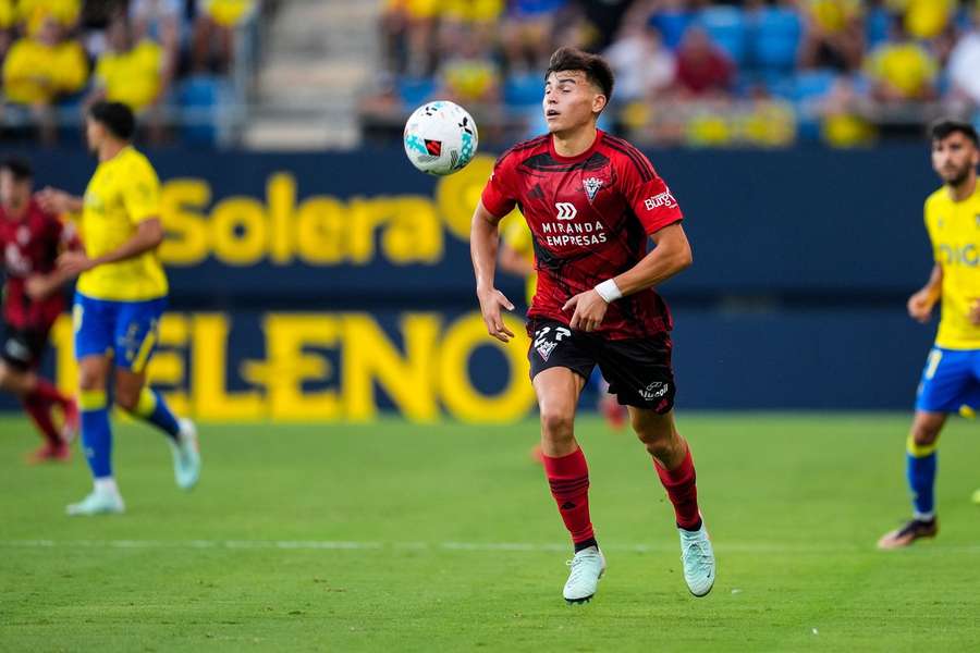 Toni Tamarit fez 32 jogos pelo Mirandés na última época Toni Tamarit fez 32 jogos pelo Mirandés na última época