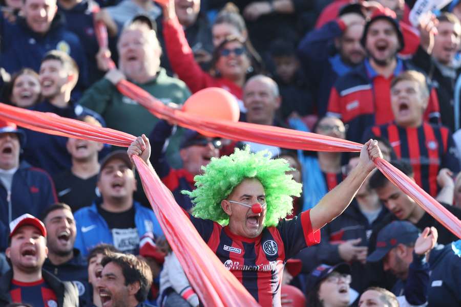 La afición de San Lorenzo anima a los suyos La afición de San Lorenzo anima a los suyos
