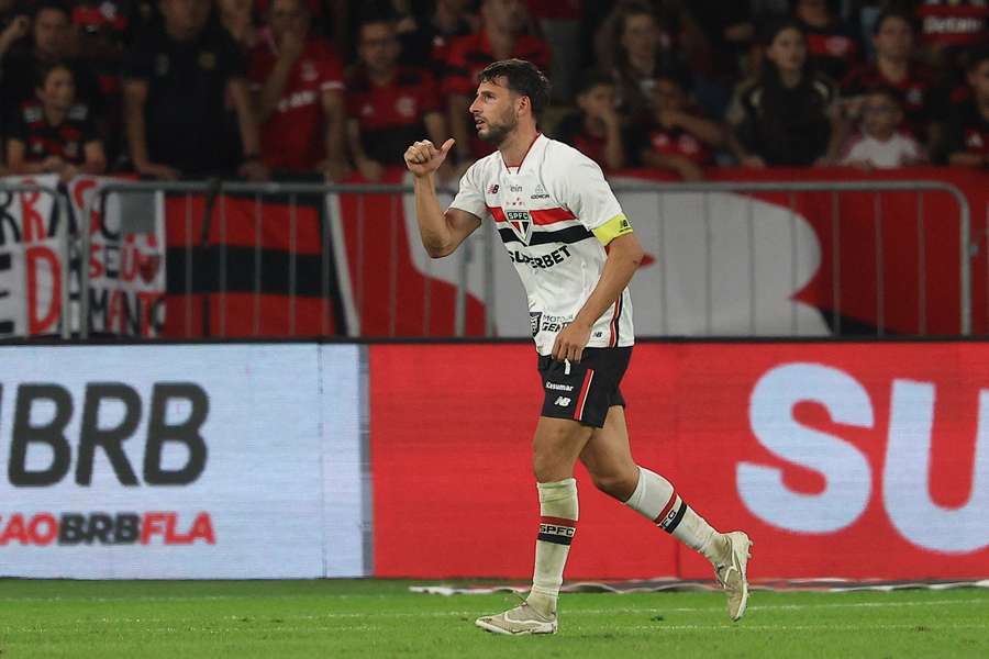 Calleri fez o gol de empate do São Paulo no Maracanã Calleri fez o gol de empate do São Paulo no Maracanã