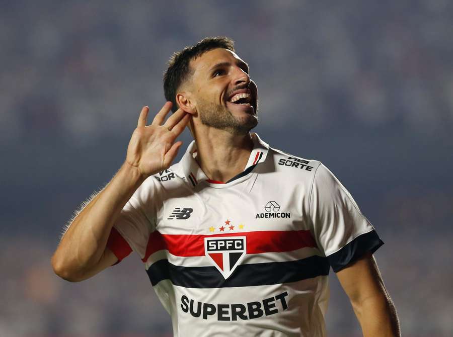 Calleri fez o segundo do São Paulo contra o Nacional-URU