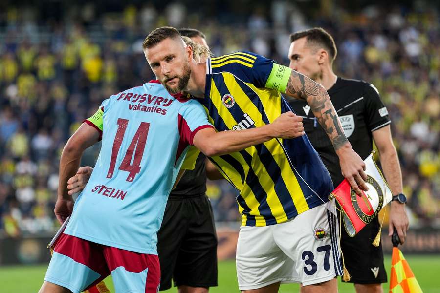 Milan Škriniar bol opäť kapitánom Fenerbahçe.