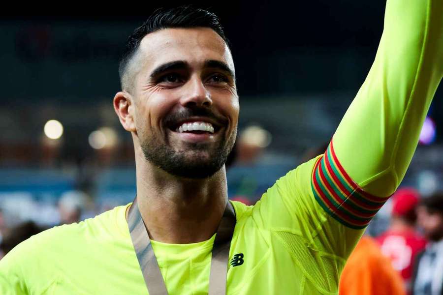 Diogo Costa com o troféu Diogo Costa com o troféu