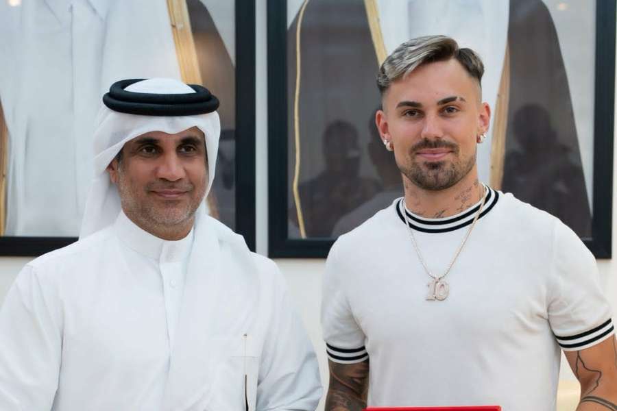 Rodri Sánchez, alături de proprietarul lui Al Arabi Rodri Sánchez, alături de proprietarul lui Al Arabi