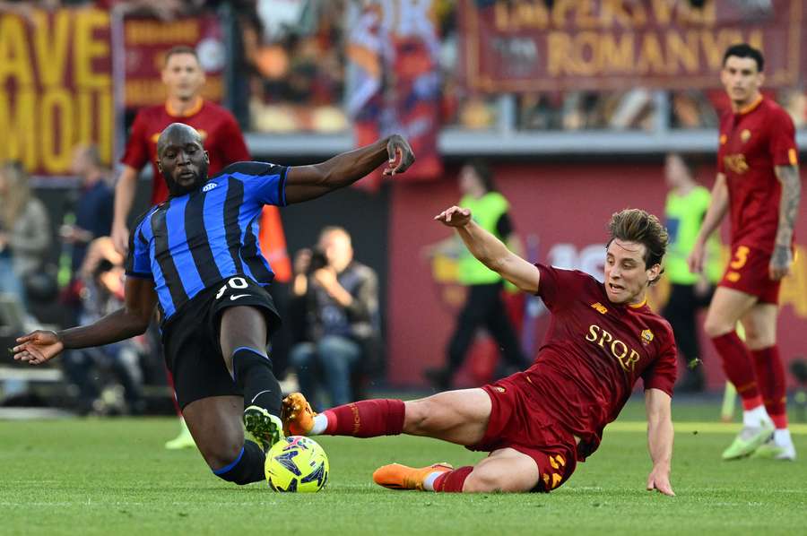 Inter po golach Federico Dimarco i Romelu Lukaku pewnie pokonuję Romę 2:0