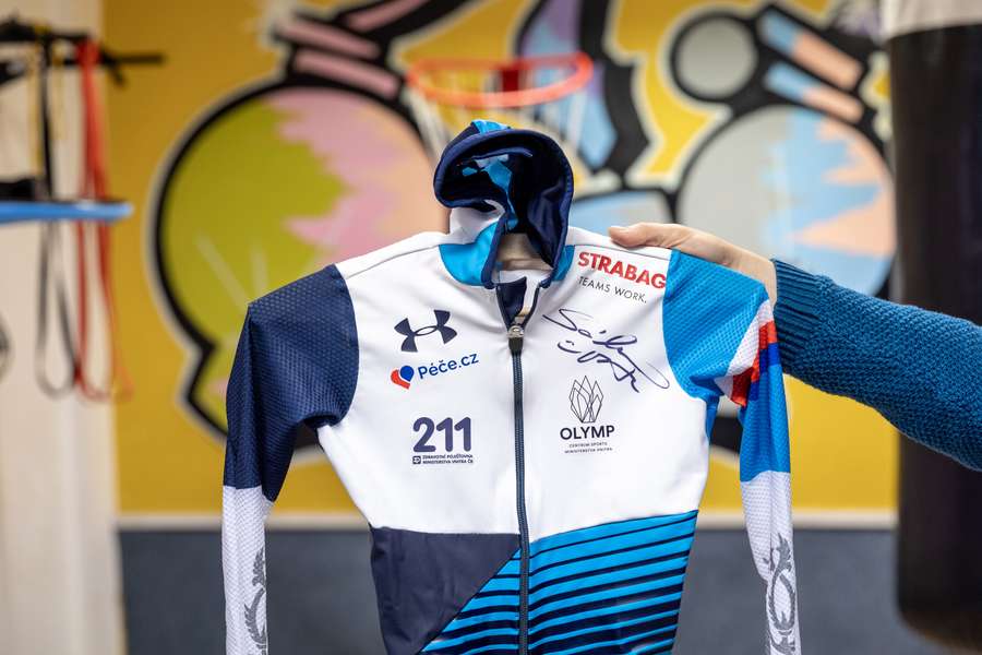 Podepsaná kombinéza olympijské vítězky Martiny Sáblíkové.