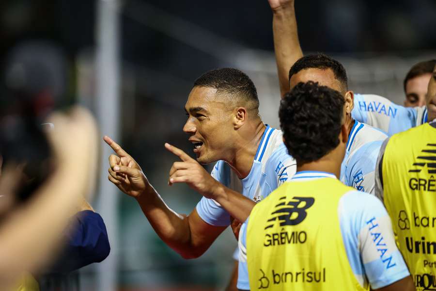 Carlos Vinícius é a arma do Grêmio contra a segunda pior defesa da Série A