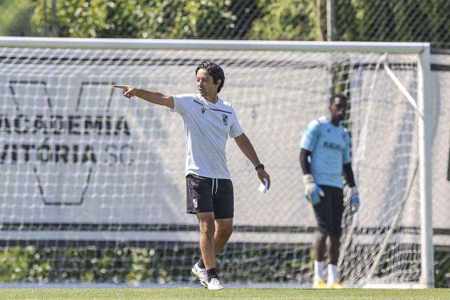 João Aroso substitui Moreno no comando técnico nesta fase transitória