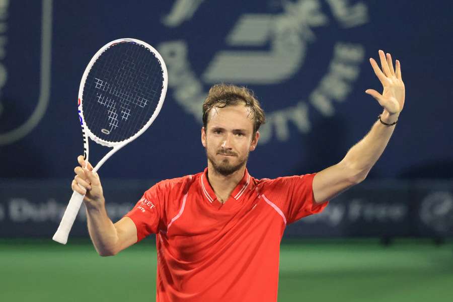 ATP Dubai: un Medvedev quasi perfetto batte Djokovic in due set, in finale affronterà il connazionale Rublev