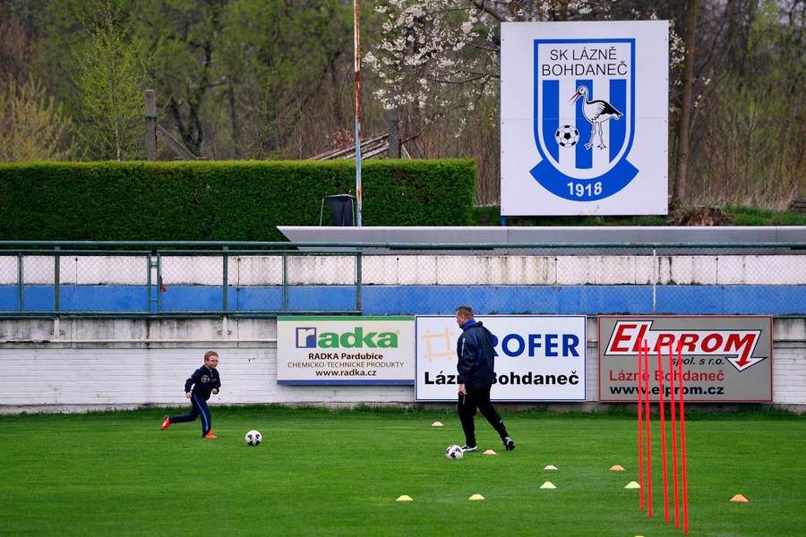 Rok v lize, pak klub zmizel a dnes je zpět. Na hřišti rostly břízy, vzpomíná šéf Lázní Bohdaneč Rok v lize, pak klub zmizel a dnes je zpět. Na hřišti rostly břízy, vzpomíná šéf Lázní Bohdaneč