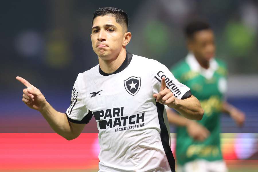 Savarino fez mais uma grande partida pelo Botafogo