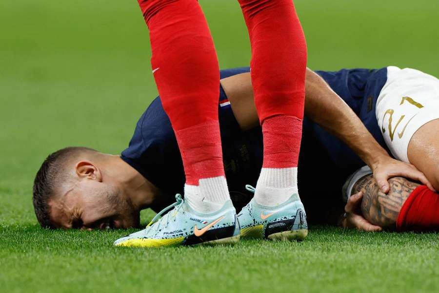 France's Hernandez out of World Cup with knee injury
