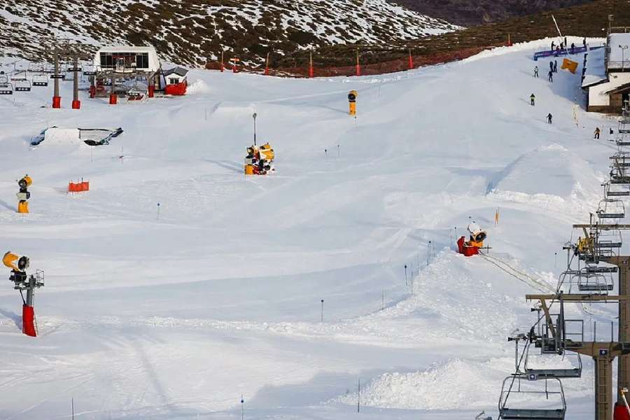 Sierra Nevada empieza a construir el circuito de snowboard cross para la Copa del Mundo