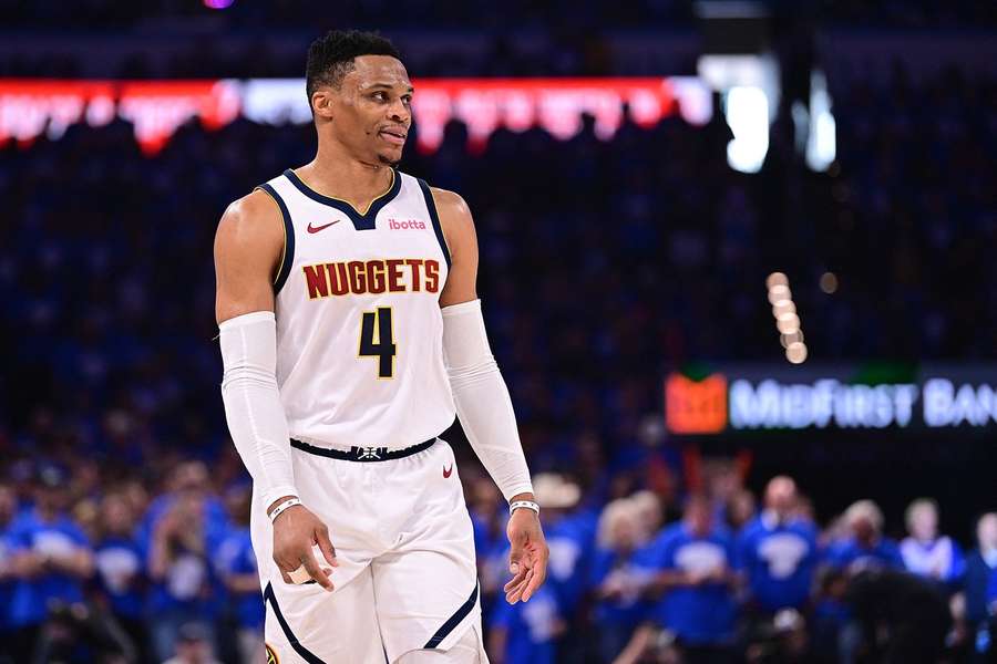 Westbrook se podrobil operaci ruky poté, co hrál play off se zatejpovanými prsty. Westbrook se podrobil operaci ruky poté, co hrál play off se zatejpovanými prsty.