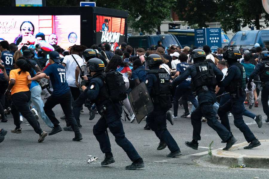 Une rue parisienne ce dimanche.