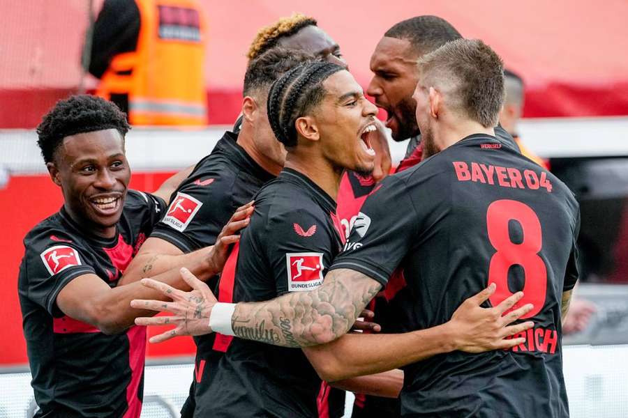 Hráči Leverkusenu spečatili historicky prvý majstrovský bundesligový titul.