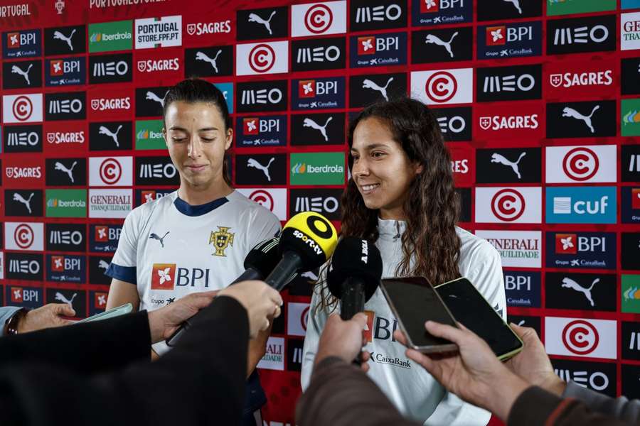 Carolina Correia e Bárbara Lopes orgulhosas com presença na seleção de futebol