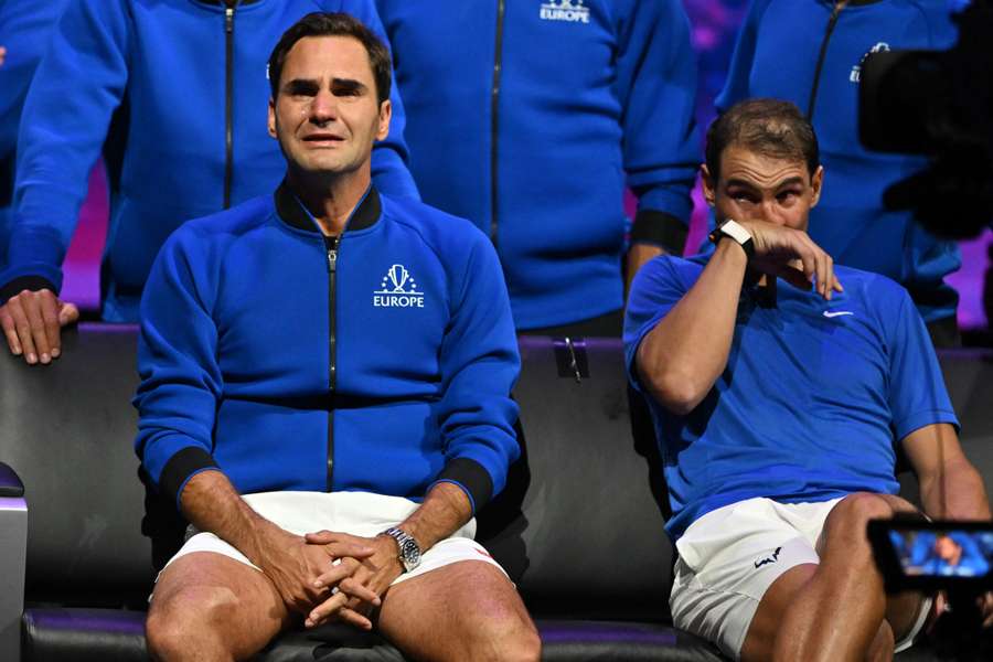 Federer  y Nadal lloran durante la despedida del suizo en 2022.