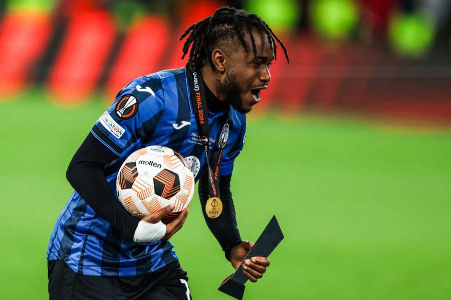 Ademola Lookman of Atalanta celebrating the UEFA Europa League championship with the man of the match trophy