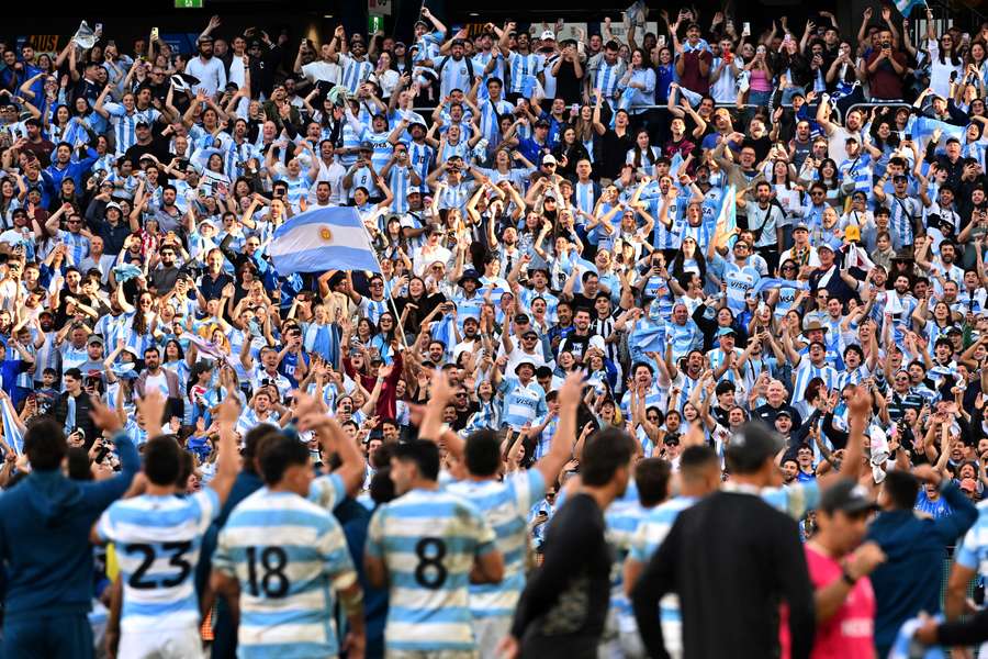 Hundreds of Argentina supporters celebrate the team's unforgettable Rugby Championship win in Sydney.