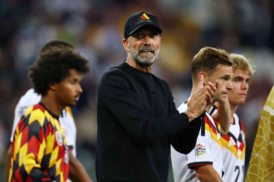Jürgen Klopp após a derrota frente à Grécia Jürgen Klopp após a derrota frente à Grécia