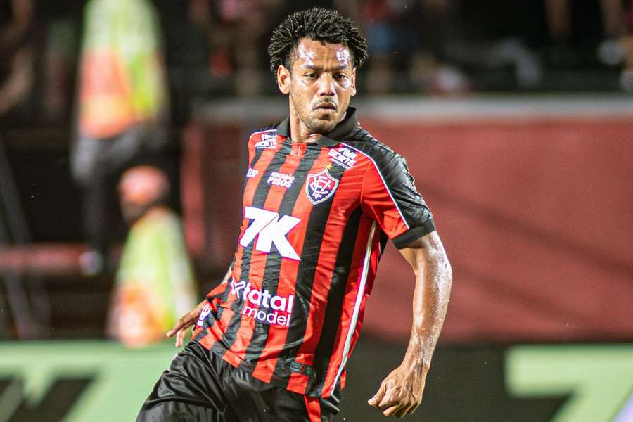 Romarinho fez apenas cinco jogos pelo Vitória Romarinho fez apenas cinco jogos pelo Vitória