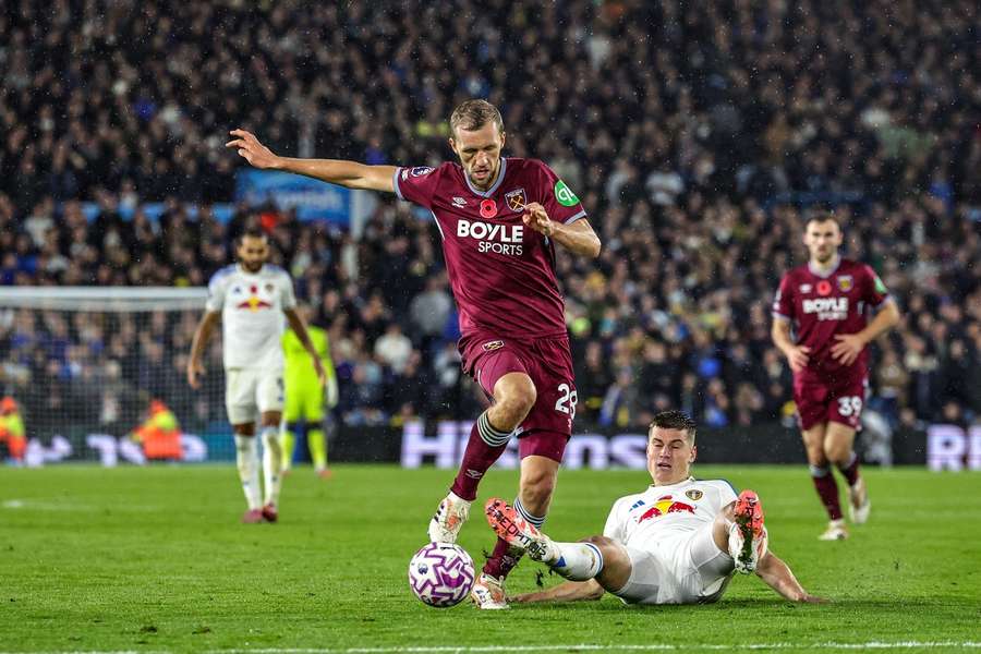 Záložník West Hamu Tomáš Souček v akci během utkání Premier League na půdě Leedsu. Záložník West Hamu Tomáš Souček v akci během utkání Premier League na půdě Leedsu.
