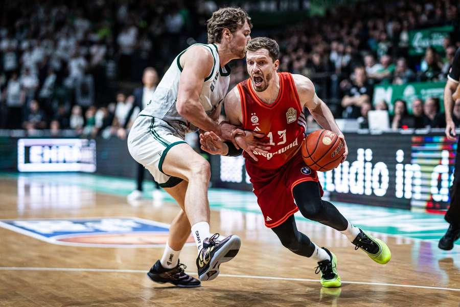 Die Bayern besiegen Trier.