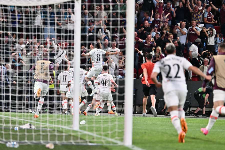 West Ham celebrate re-taking the lead