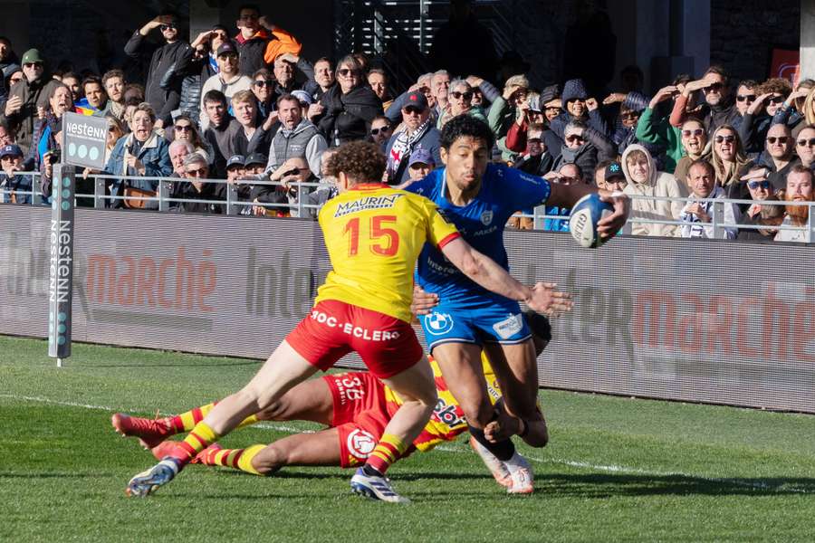 Former New Zealand 7s player Salesi Rayasi is set to make his 15s debut for Fiji.