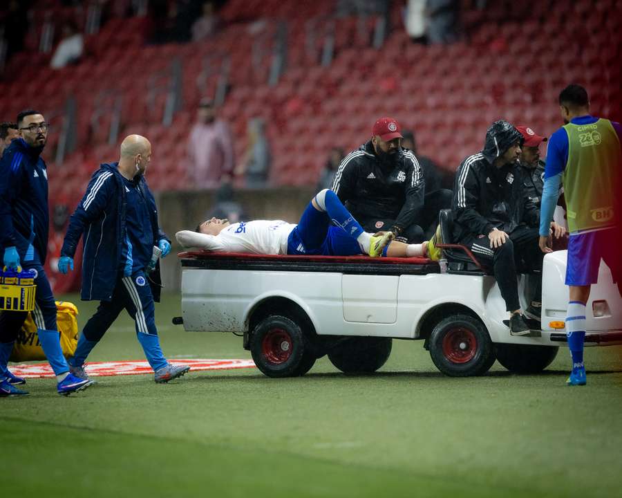 Pec teve estreia infeliz pelo Cruzeiro Pec teve estreia infeliz pelo Cruzeiro