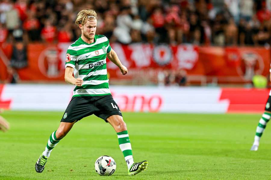 Morten Hjulmand em ação na Supertaça, diante do Benfica