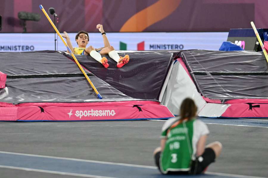 Armand Duplantis conquistou o terceiro título europeu consecutivo no salto com vara