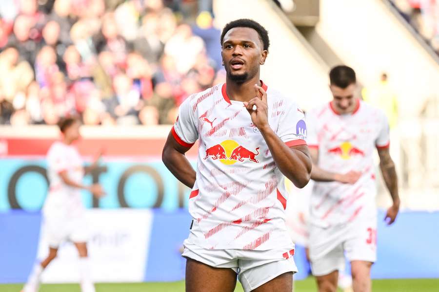 Openda celebra el gol del Leipzig