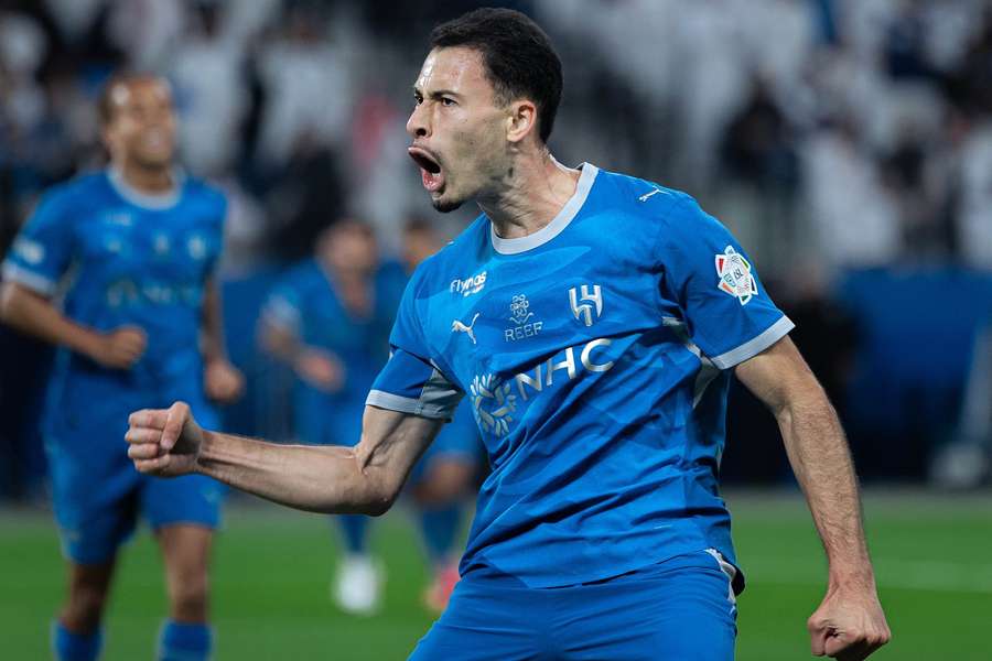Gabriel Martinelli fez o primeiro gol do Al-Hilal na vitória sobre o rival Al-Ittihad