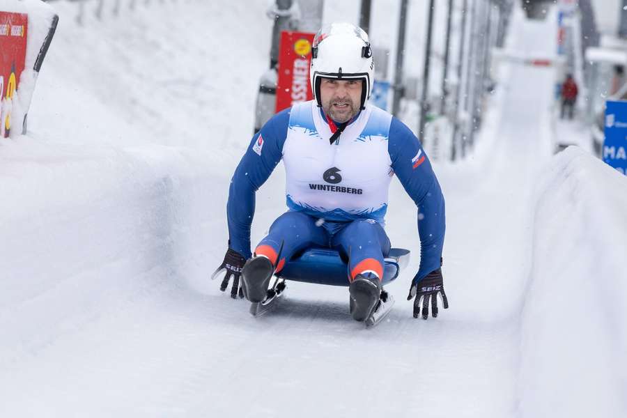 Ninis si odkrúti šieste ZOH. Ninis si odkrúti šieste ZOH.