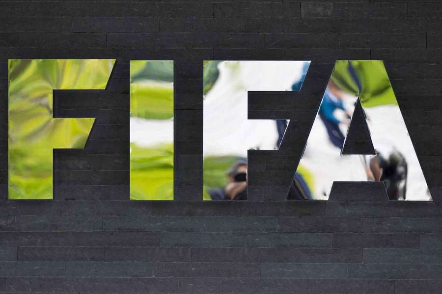 FIFA vyzvala k diskuzi o úpravě přestupových pravidel.