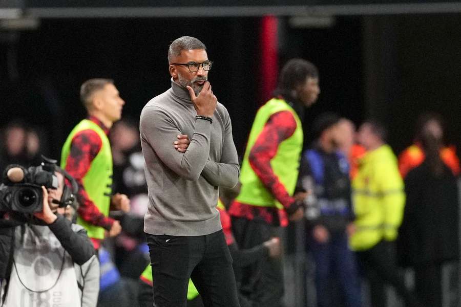 Béye i jego drużyna muszą ciężko pracować. Béye i jego drużyna muszą ciężko pracować.