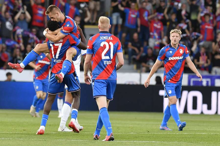 Plzeň v odvetě porazila Rangers 2:1.